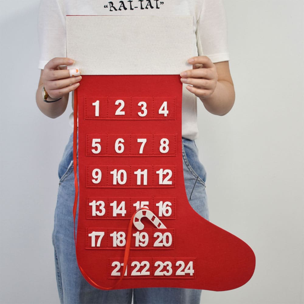 Custom Eco-Friendly Felt Christmas Advent Countdown Calendar with 24 Pockets Festive Santa Reindeer Christmas Tree Stocking Motifs for Holiday Decoration