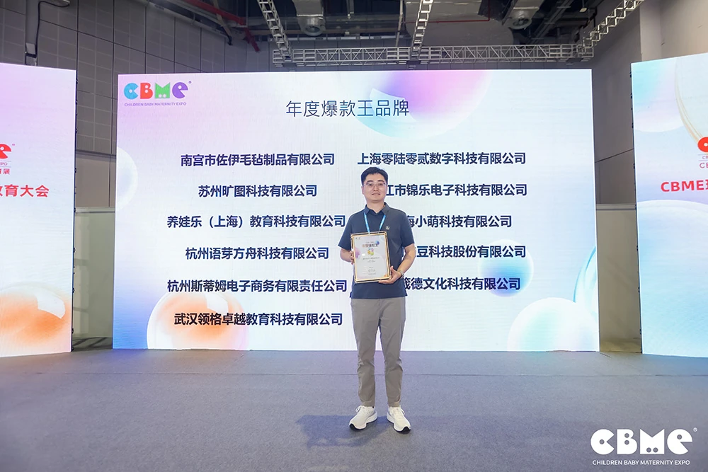 zoe felt wins the 2025 2026 best selling brand award